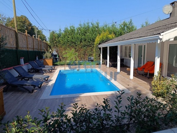Sapanca Kırkpınar Bölgesinde Jakuzili 4 Kişilik Tatil Villası
