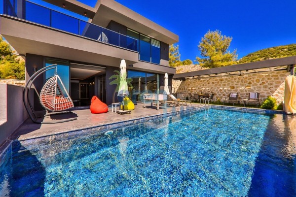 Kalkan Sarıbelen'de Lüks Balayı Villası