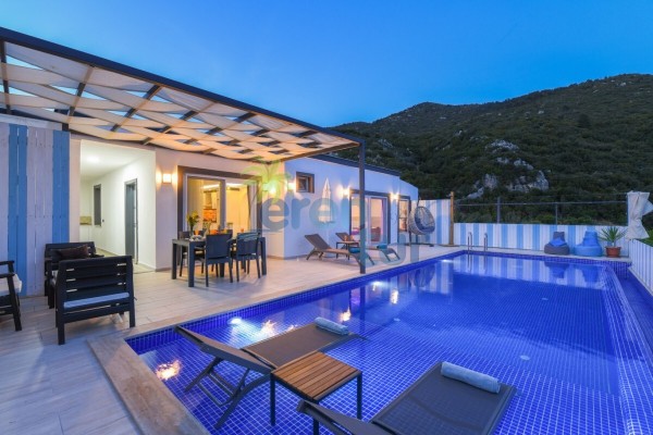 Kalkan İkizce Köyünde 4 Kişilik Korunaklı Villa