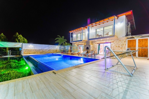 Kalkan Üzümlü Köyünde 2+1 Lüks Villa
