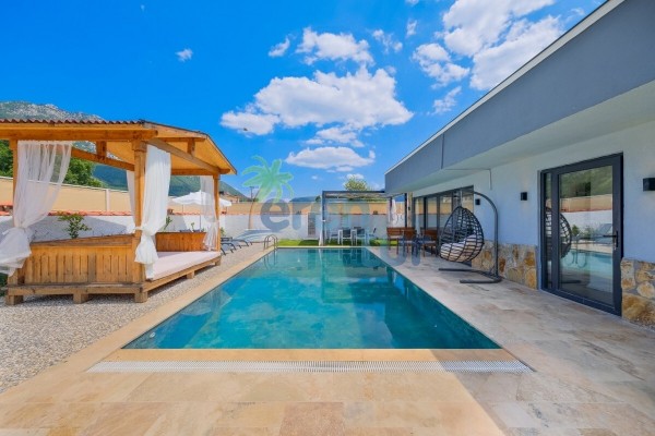 Fethiye Üzümlü Mevkiinde 4 Kişilik Tatil Villası