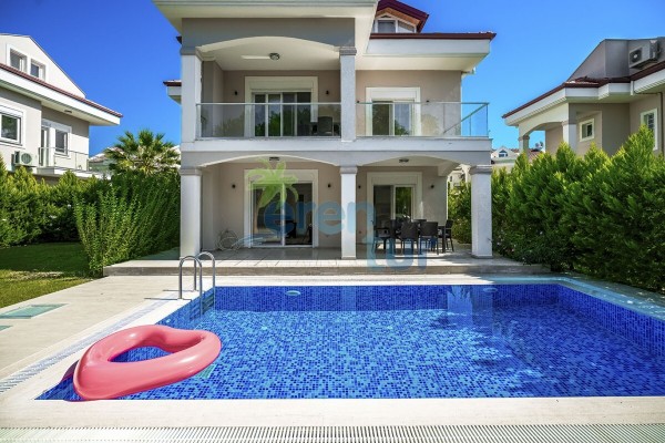 Fethiye Çalış Plajı Mevkiinde Doğa İçerisinde Kiralık Villa
