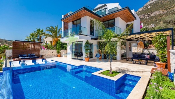 Kalkan Kızıltaş Mevkiinde 6 Kişilik Lüks Tatil Villası